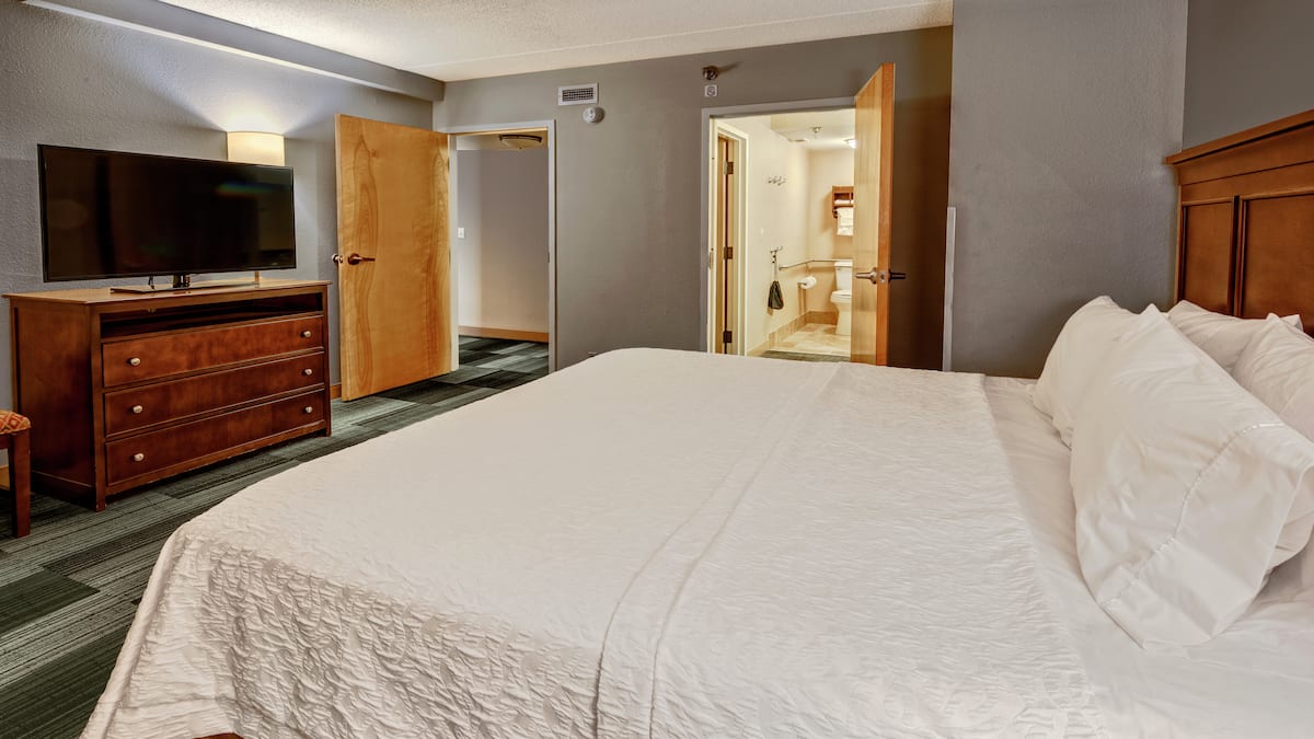 King room with in-room fireplace