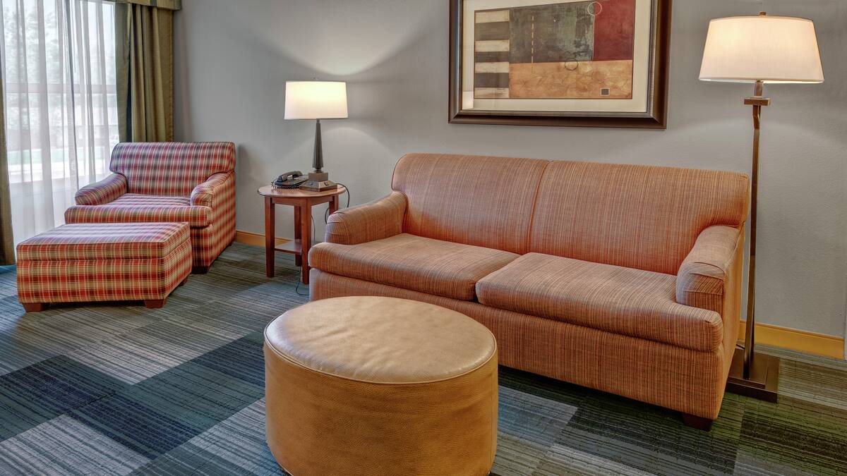 Two queen beds alternate view