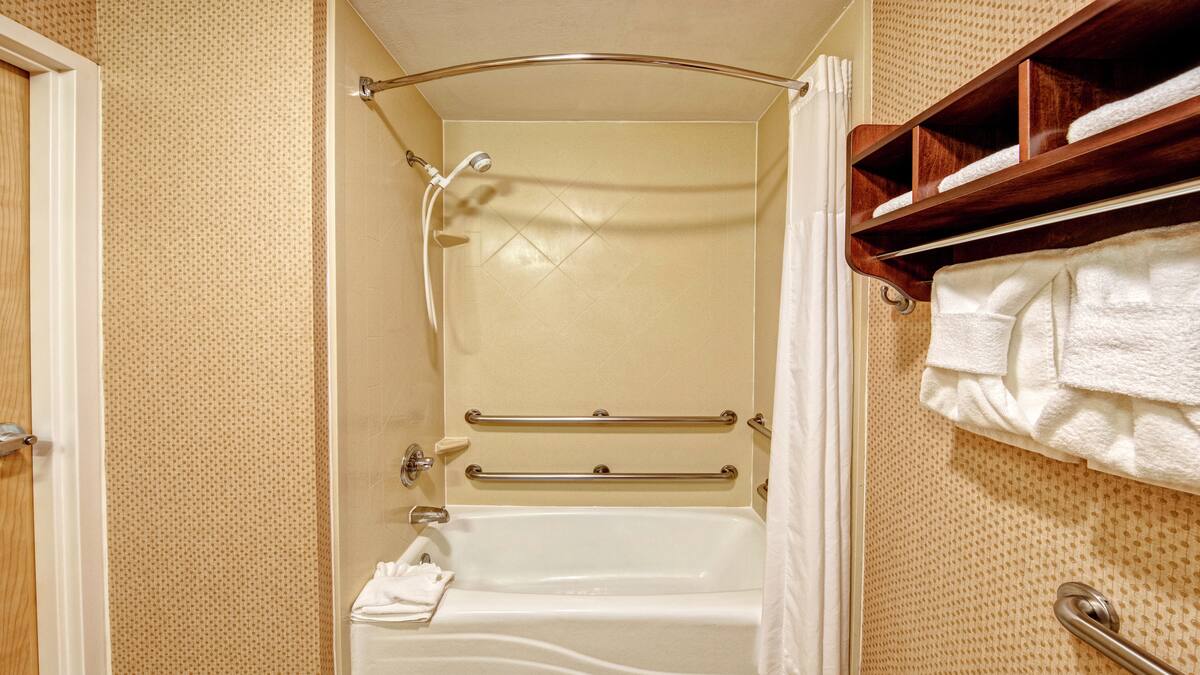 King Mobility Access Tub Suite with accessible tub